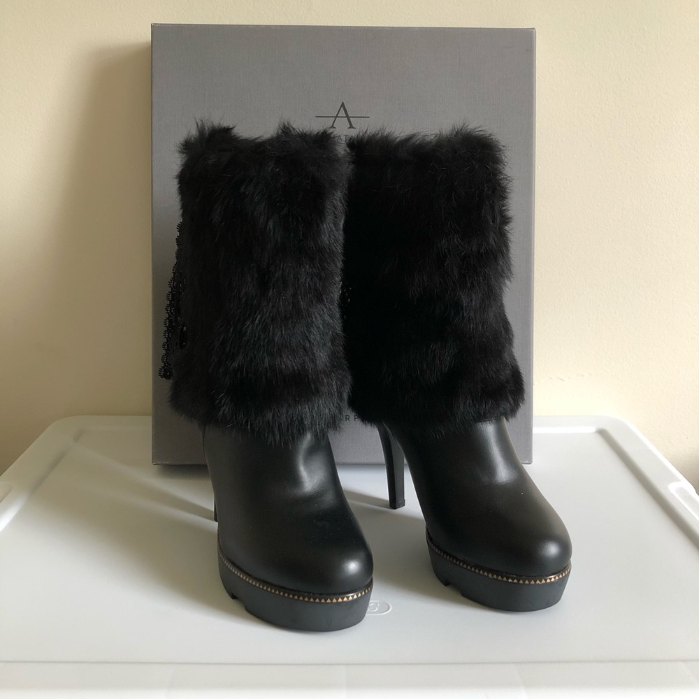🆕New Boots with fur and bow size 5